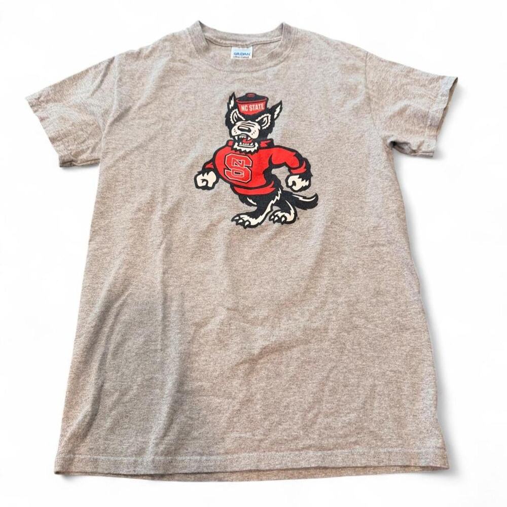 NC State University Wolfpack Tuffy the Wolf Gray Graphic Tee Shirt — Small